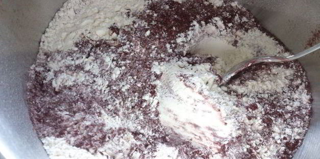 шоколадно-творожный штоллен с марципаном