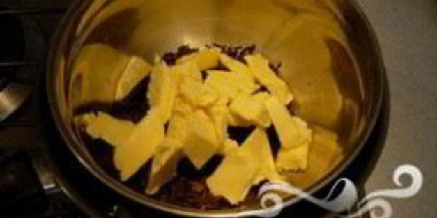 шоколадный кекс с малиновым соусом