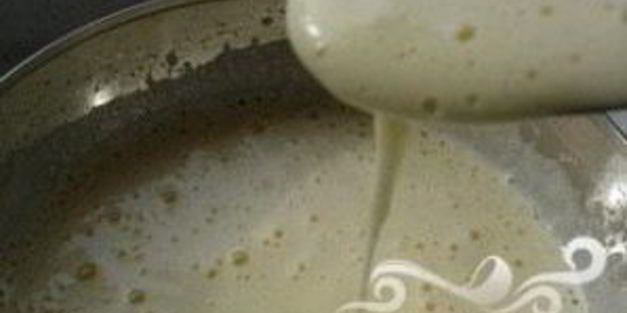 шоколадный кекс с малиновым соусом