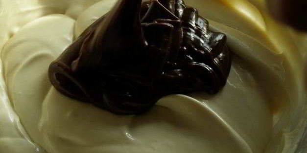 шоколадный кекс с мраморной глазурью