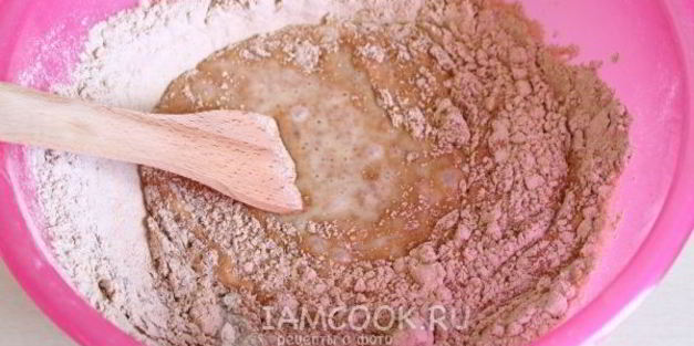 шоколадные кексы в бумажных формочках