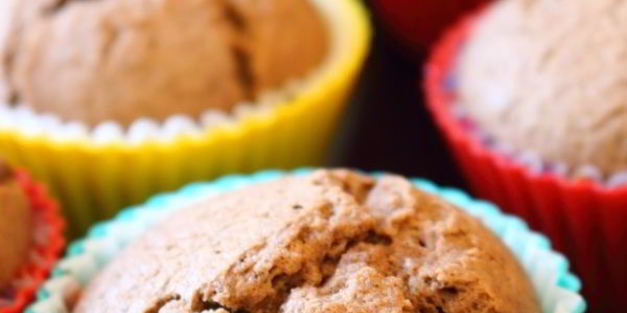 шоколадные кексы в бумажных формочках