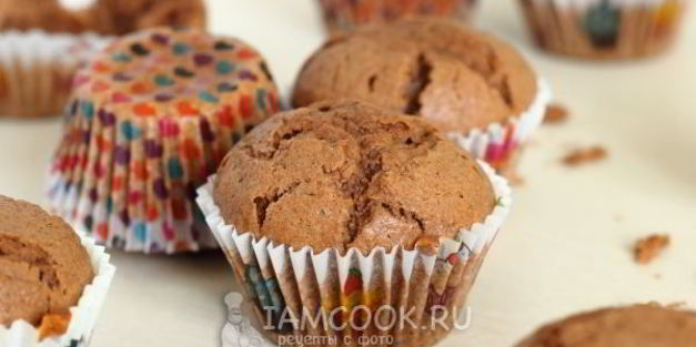 шоколадные кексы в бумажных формочках