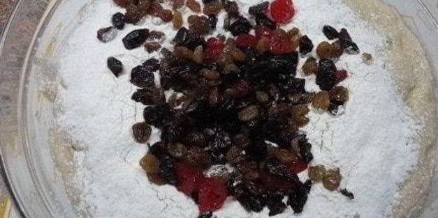 штоллен с марципановой начинкой