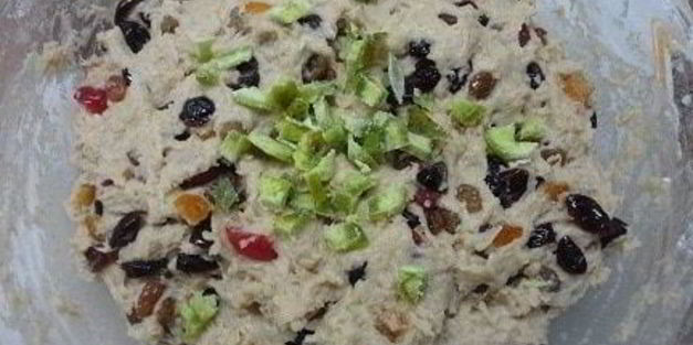 штоллен с марципановой начинкой