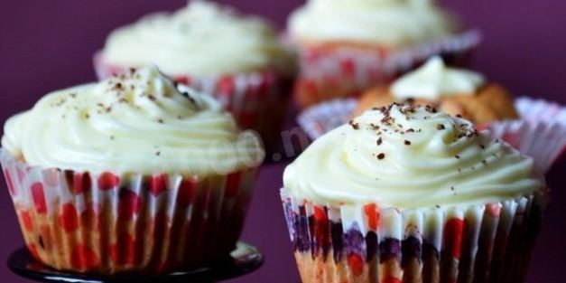 сметанные кексы с черникой