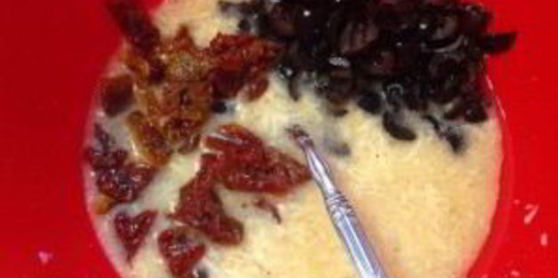 соленые кексики с оливками и вялеными помидорами