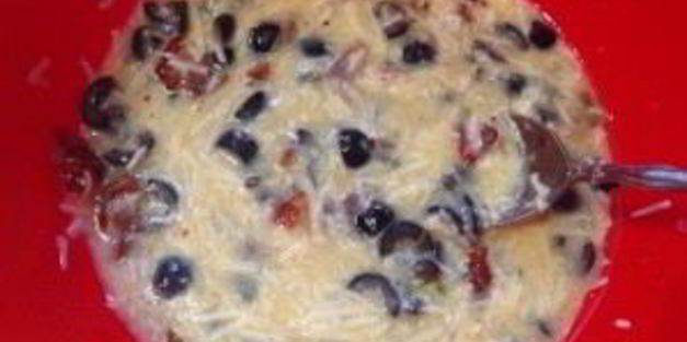 соленые кексики с оливками и вялеными помидорами