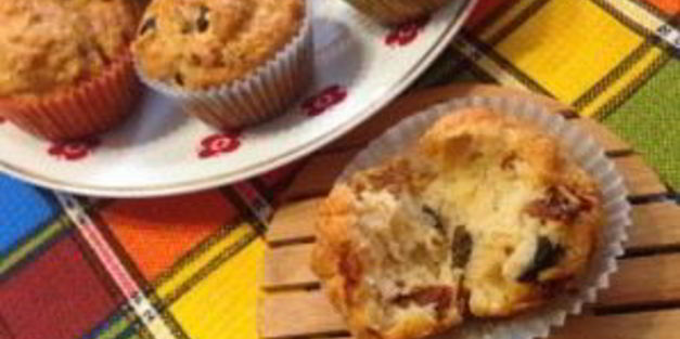 соленые кексики с оливками и вялеными помидорами