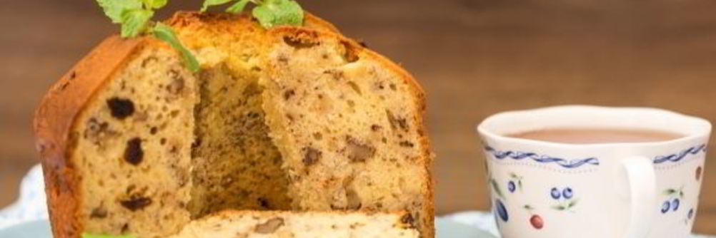 Творожный кекс с орехами и изюмом