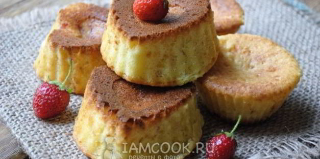 творожные кексы с клубникой