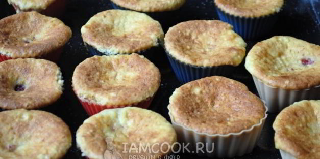 творожные кексы с клубникой