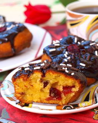 Творожные кексы с шоколадной глазурью