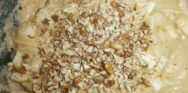 яблочный кекс с орехами и шоколадом