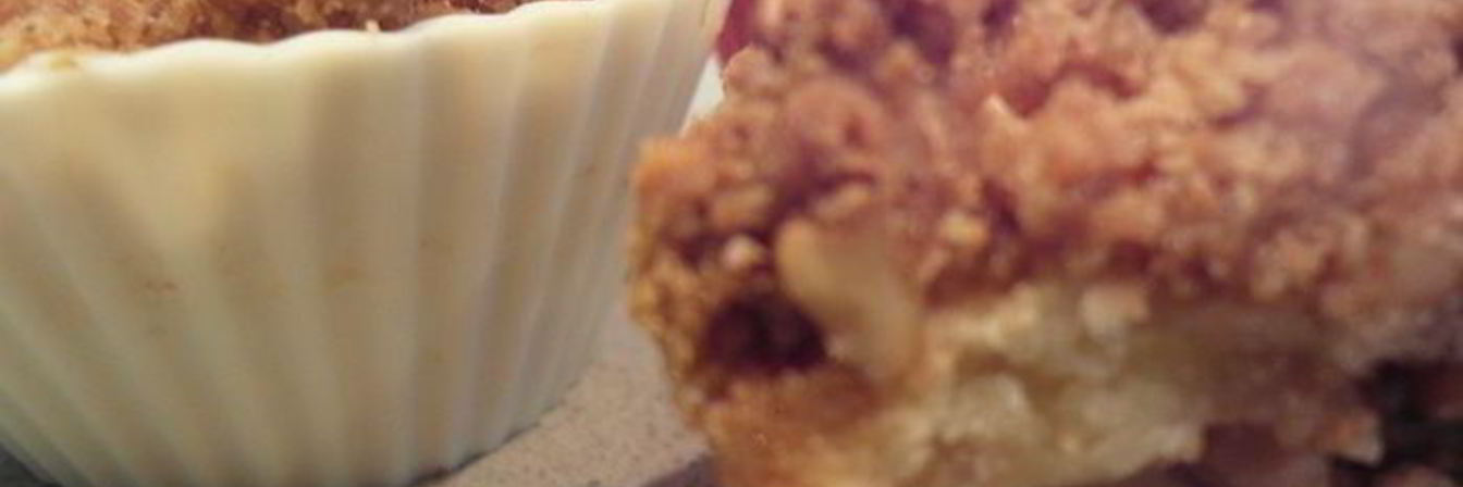 Яблочные кексы с хрустящим ореховым топпингом