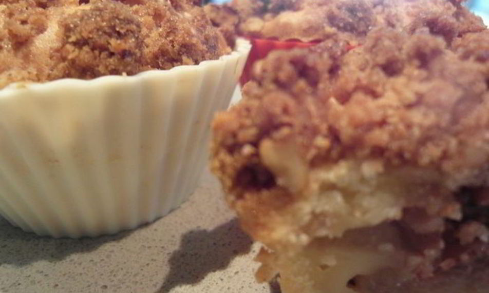 Рецепт яблочные кексы с хрустящим ореховым топпингом