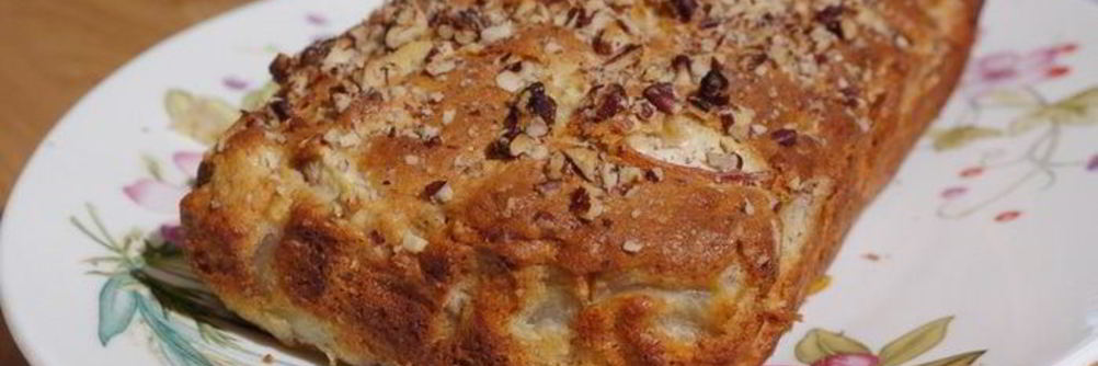 Банановый хлеб с грушами и орехами