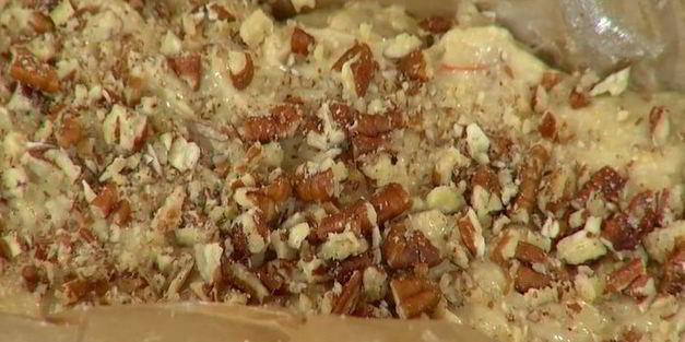 банановый хлеб с грушами и орехами