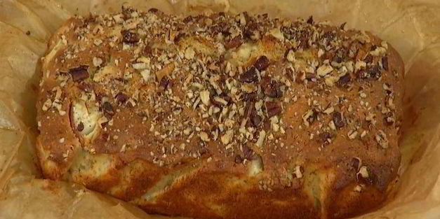 банановый хлеб с грушами и орехами
