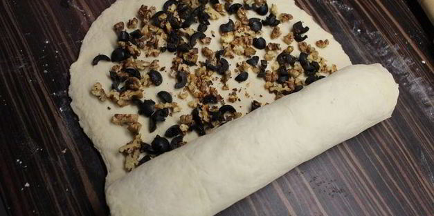 батон с оливками и грецкими орехами