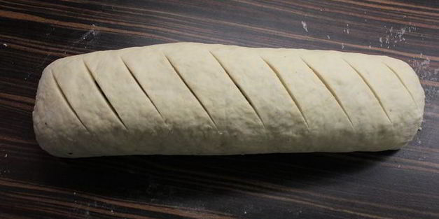 батон с оливками и грецкими орехами