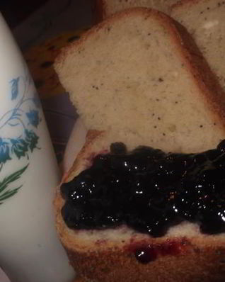 Белый хлеб на ряженке