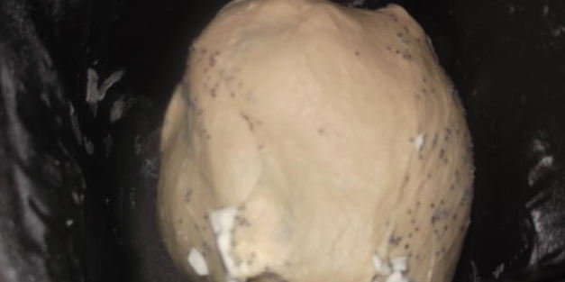 белый хлеб на ряженке