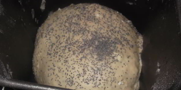 белый хлеб на ряженке