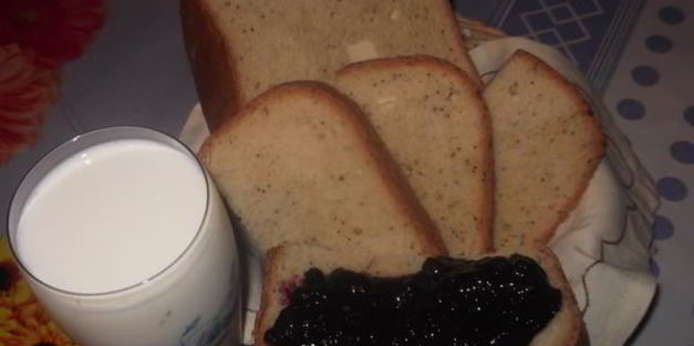 белый хлеб на ряженке