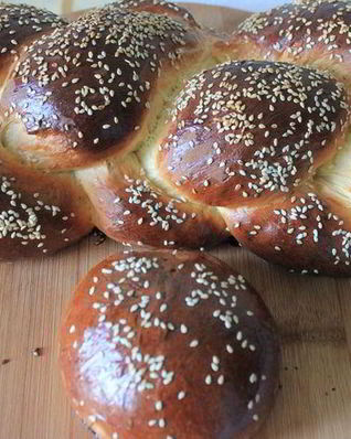 Хала из двух жгутов