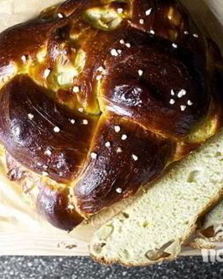 Хала с яблоками и медом