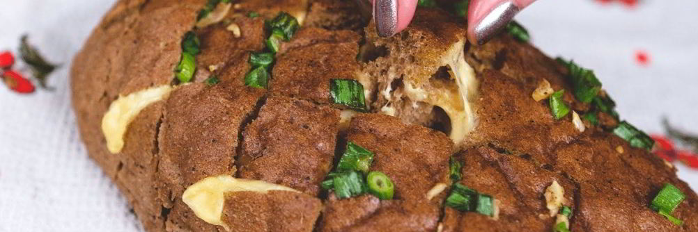 Хлеб с сыром и чесноком