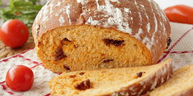 хлеб с вялеными помидорами