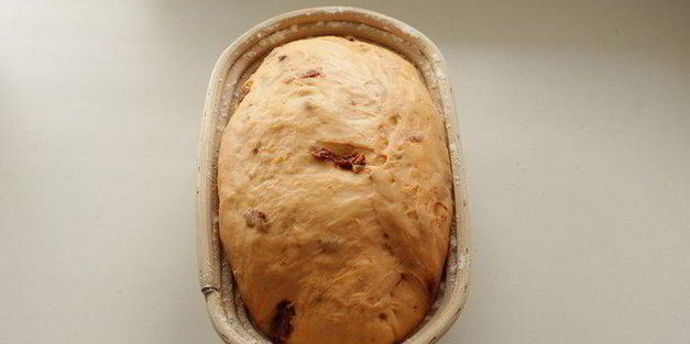 хлеб с вялеными помидорами