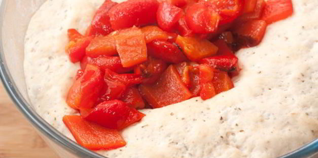 хлеб с запеченным перцем и травами