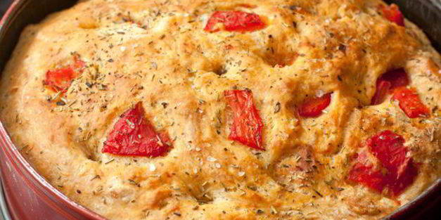 хлеб с запеченным перцем и травами