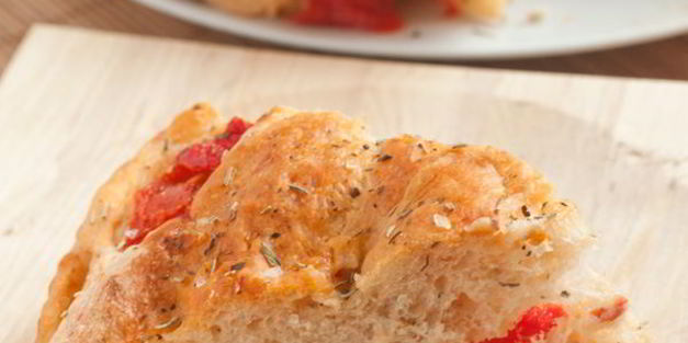 хлеб с запеченным перцем и травами