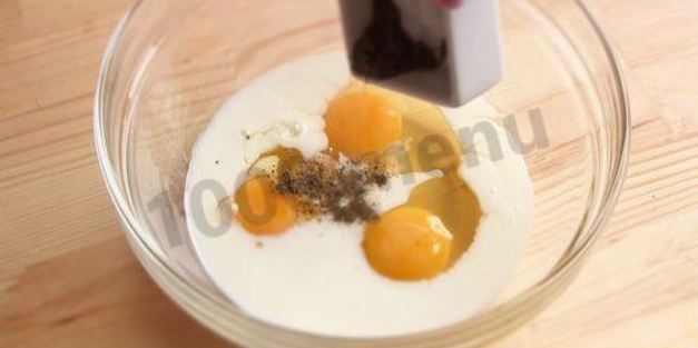 корзиночки из тостового хлеба с колбасой и сыром