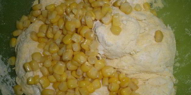 кукурузный хлеб с зернами