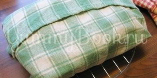 луковый хлеб с беконом