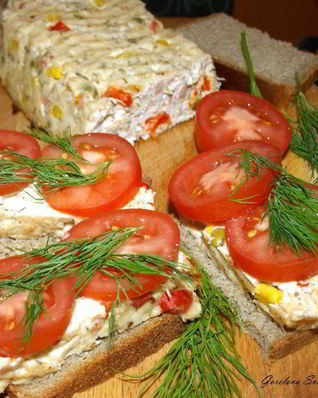 Миндально-куриный хлеб с овощами