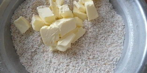 овсяно-кокосовые сконы со смородиной