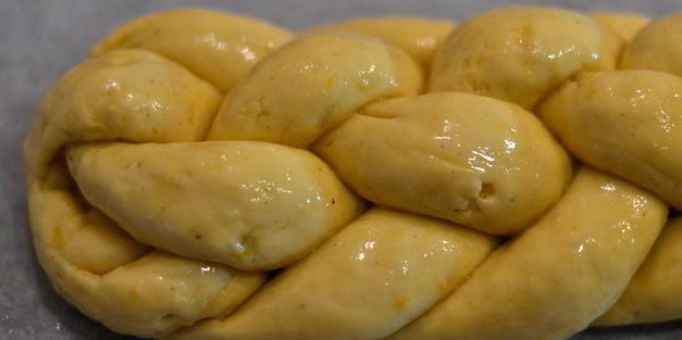 пасхальный плетеный сладкий хлеб шесть волокон