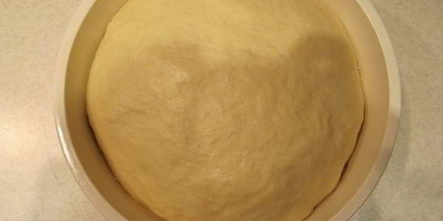 сдобный хлеб с персиком и карамелью