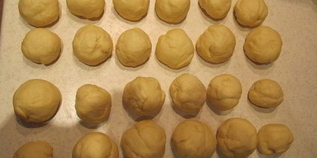 сдобный хлеб с персиком и карамелью