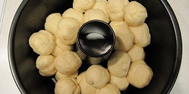 сдобный хлеб с персиком и карамелью