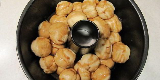 сдобный хлеб с персиком и карамелью