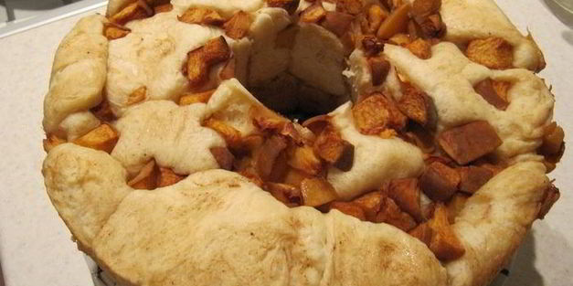 сдобный хлеб с персиком и карамелью