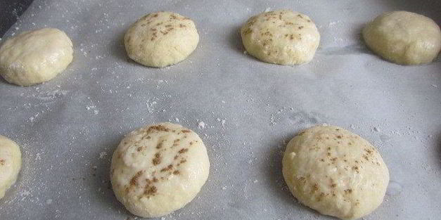 сконы с корицей и начинкой из творога и малины