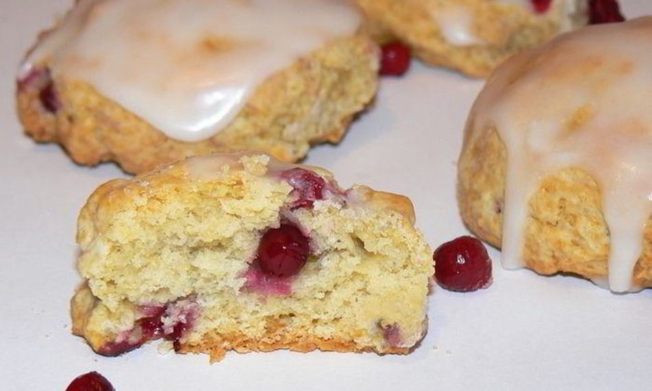 Рецепт сконы с кукурузной мукой и брусникой